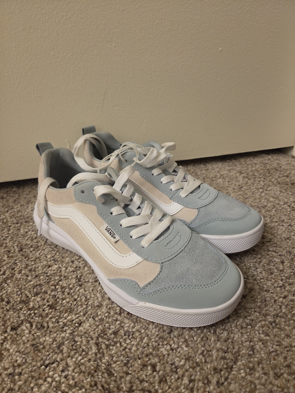 Vans Low-Top Sneakers in Pale Blue & Cream - Picture 2 of 3